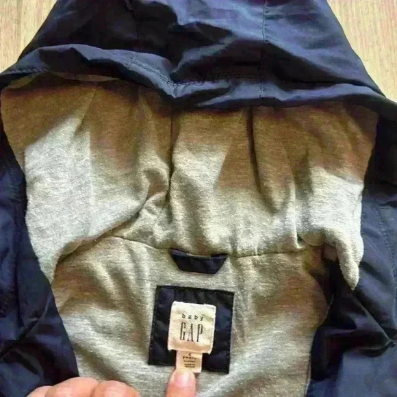 Gap windbreaker jacket size 4 years - Picture 2 of 2